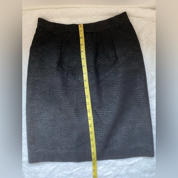 Women’s vintage black leather high waisted snake print skirt - Picture 13 of 13